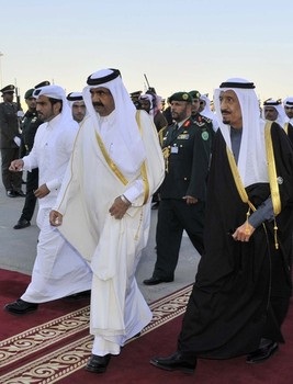 Sheikh Hamad bin Khalifa al-Thani, upon his arrival at Riyadh airport to attend a Gulf Cooperation Council